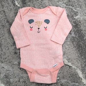 ✨ 10/$10✨ NWOT Gerber Onesie